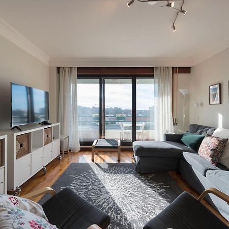 Lovelystay - Charming 3Br Flat W/ Free Parking In Devesas Вила Нова ди Гая Екстериор снимка