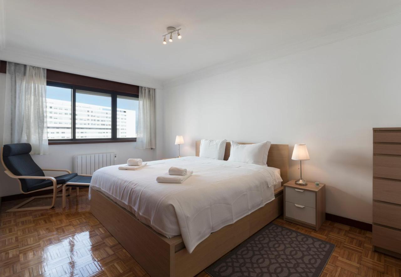 Lovelystay - Charming 3Br Flat W/ Free Parking In Devesas Вила Нова ди Гая Екстериор снимка