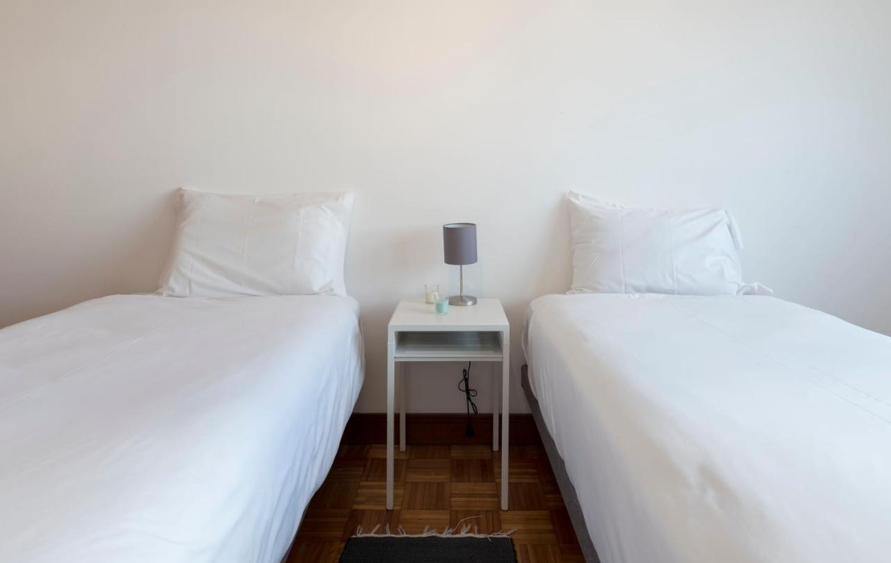 Lovelystay - Charming 3Br Flat W/ Free Parking In Devesas Вила Нова ди Гая Екстериор снимка