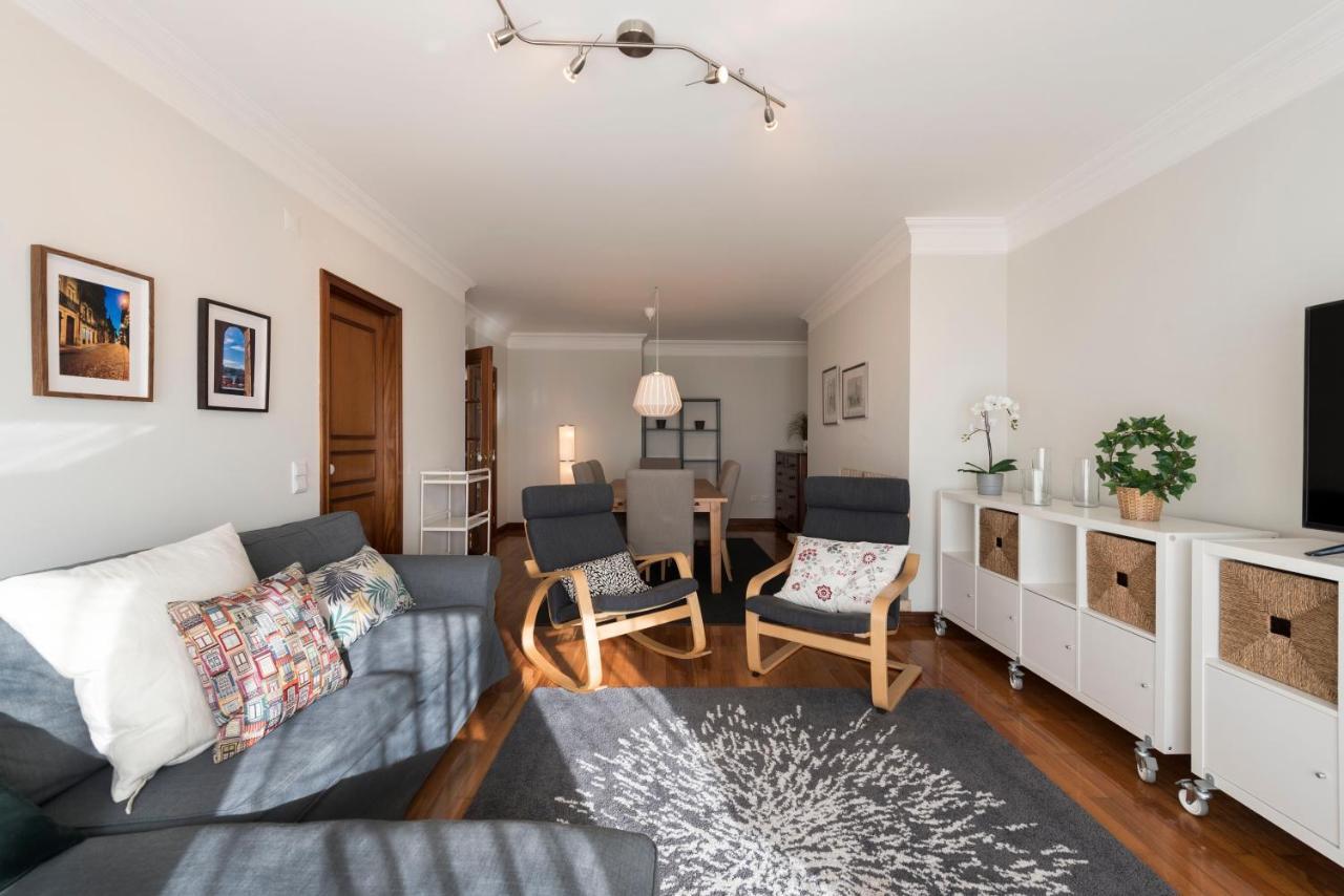 Lovelystay - Charming 3Br Flat W/ Free Parking In Devesas Вила Нова ди Гая Екстериор снимка