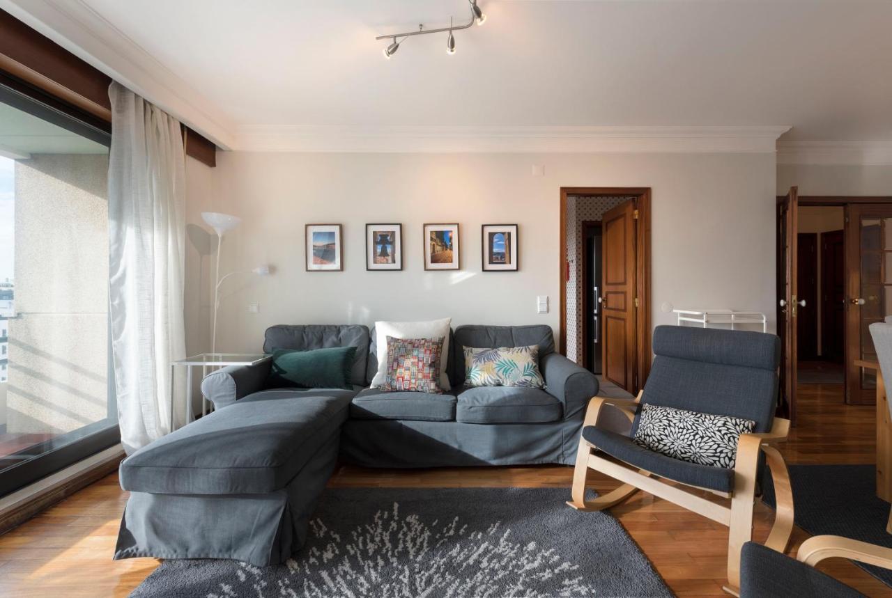 Lovelystay - Charming 3Br Flat W/ Free Parking In Devesas Вила Нова ди Гая Екстериор снимка