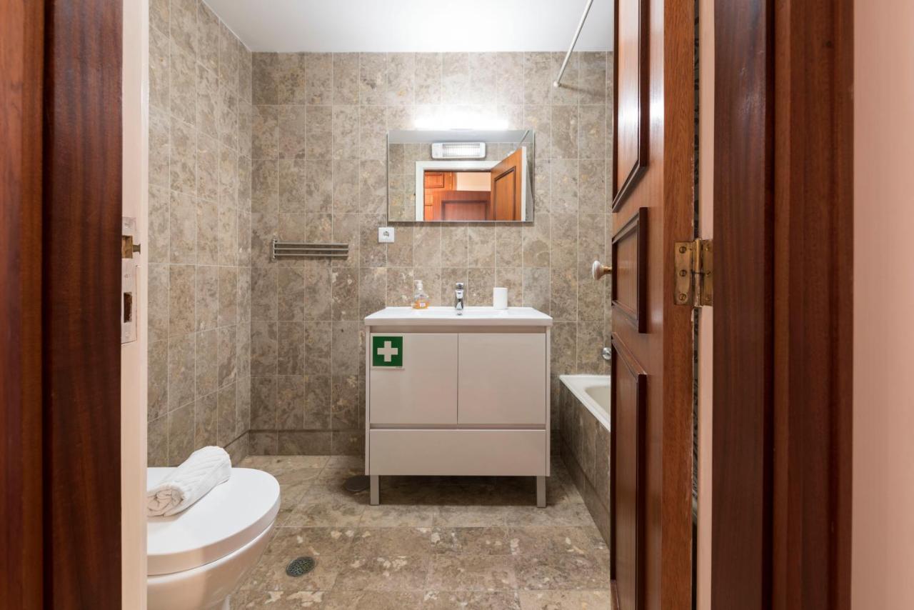 Lovelystay - Charming 3Br Flat W/ Free Parking In Devesas Вила Нова ди Гая Екстериор снимка
