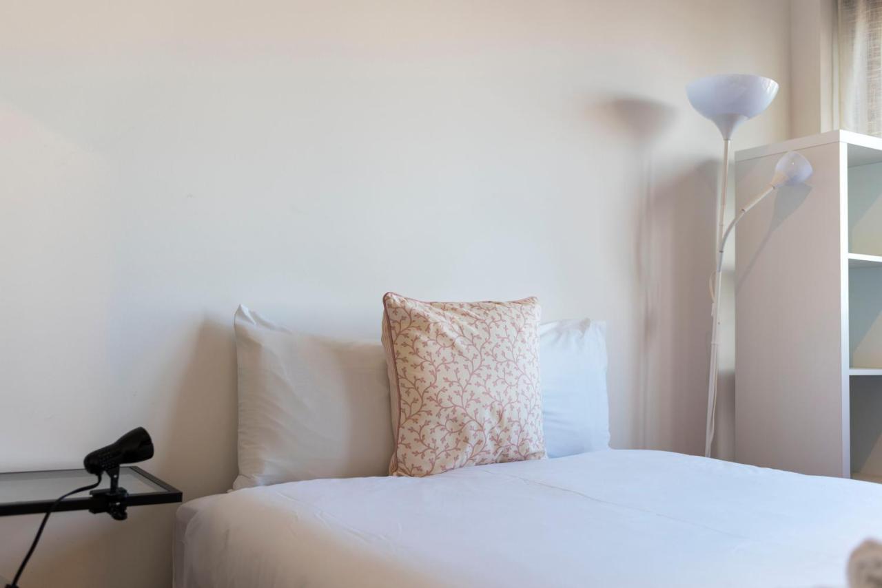 Lovelystay - Charming 3Br Flat W/ Free Parking In Devesas Вила Нова ди Гая Екстериор снимка