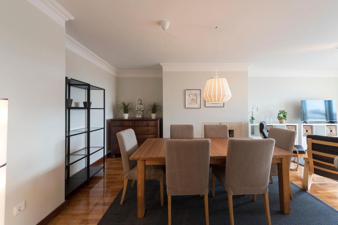 Lovelystay - Charming 3Br Flat W/ Free Parking In Devesas Вила Нова ди Гая Екстериор снимка